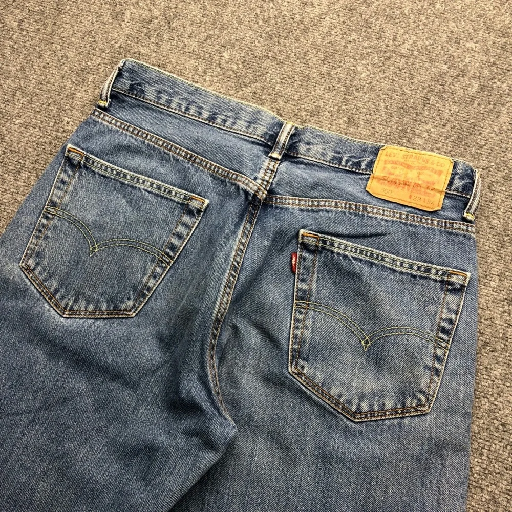 Levis 550 Relaxed Fit Jeans Mens 33x34 Medium Wash Blue Denim 00550-4891
